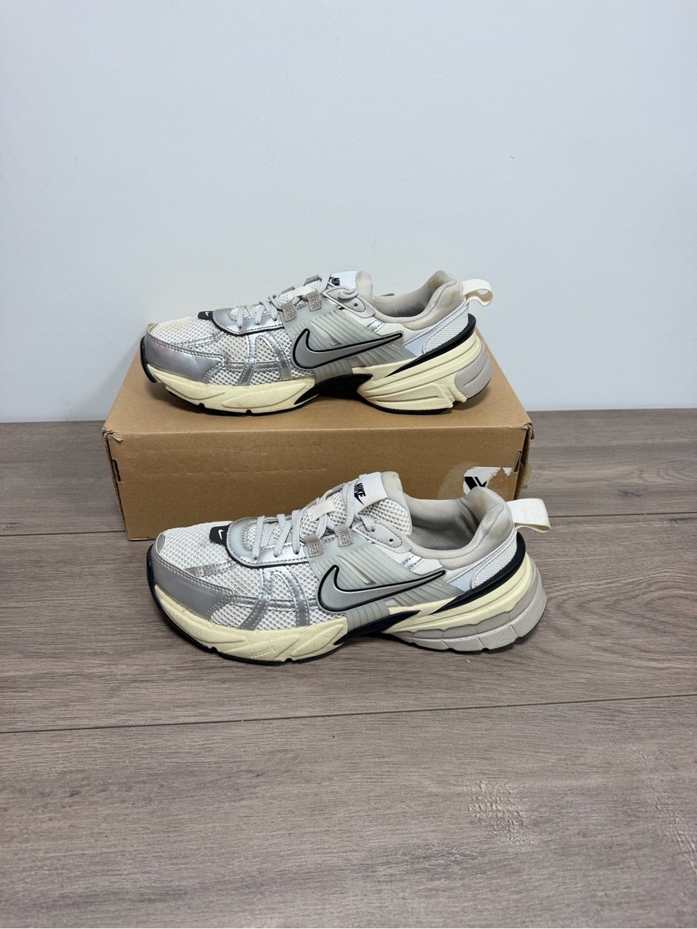 Used men’s Nike V2K Run Summit White Silver Black size 9